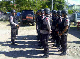 4 sept 13, 1 regu Dpp Bripka Anton + Brig Nasrudin melaks patroli wilkum jayawijaya
