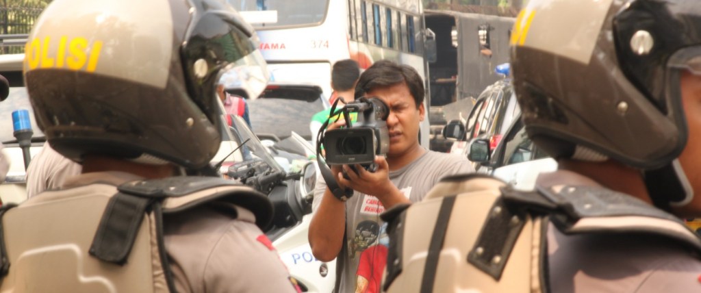 Sama sama berjuang dan sama sama mengatasnamakan&nbsp;rakyat