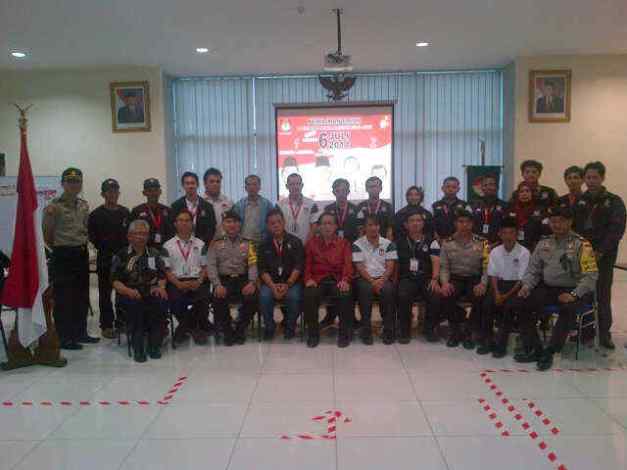 Pelaksanaan pencoblosan TPS Kuching telah berakhir ditandai dgn foto bersama seluruh anggota PPLN, KPPSLN, Tim Pam