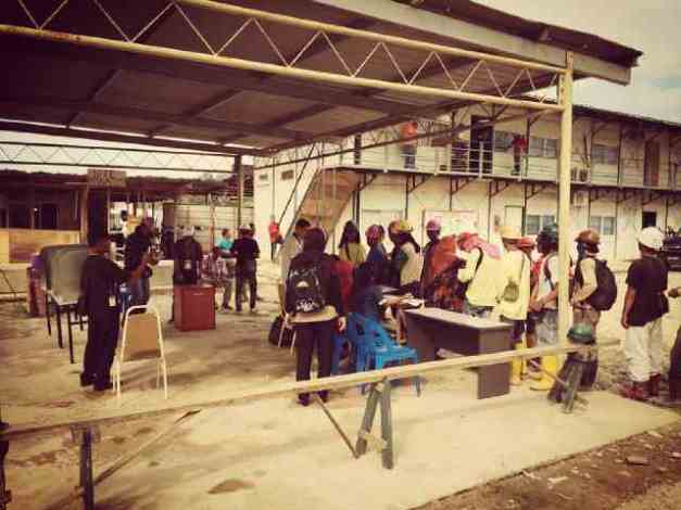 Pengamanan TPS keliling LN XII di tempat para buruh, Telipuk - Kinabalu.(2)